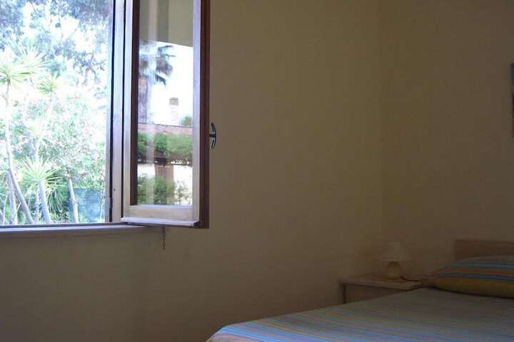 Room 9 of 32