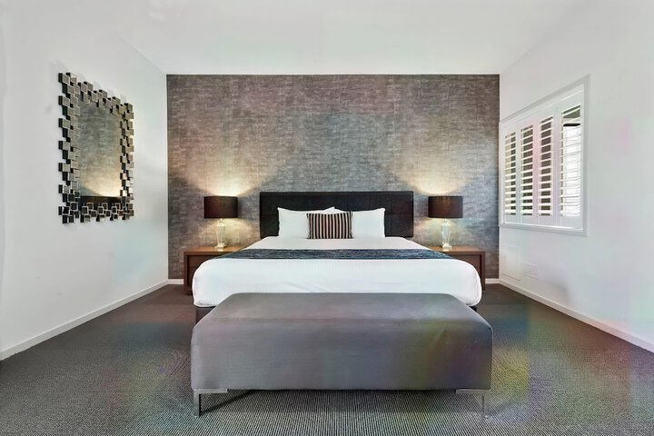 Room 26 of 77