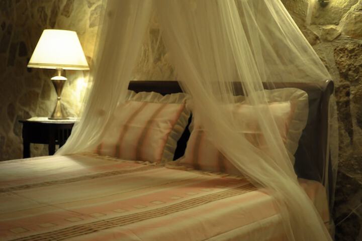 Room 12 of 38