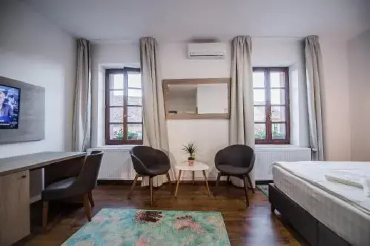 Room 5 of 14