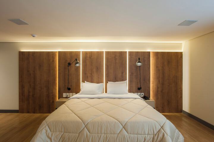 Room 13 of 35