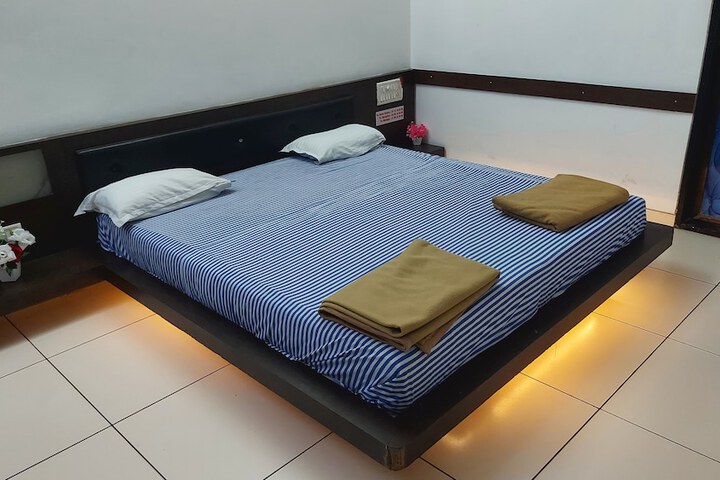 Room 30 of 65