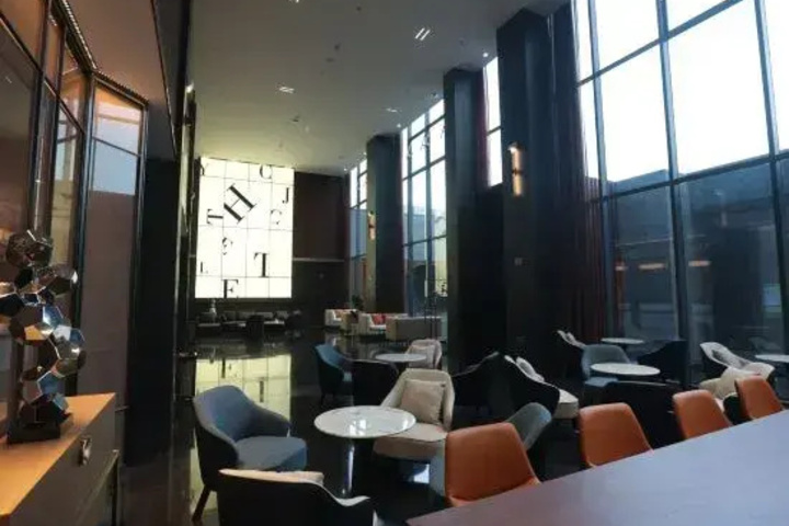 Dining 10 of 12