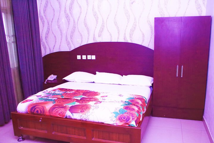 Room 9 of 38
