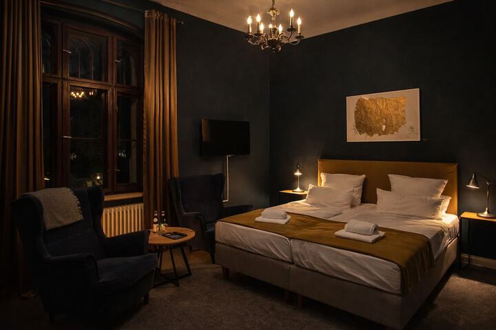 Room 9 of 43