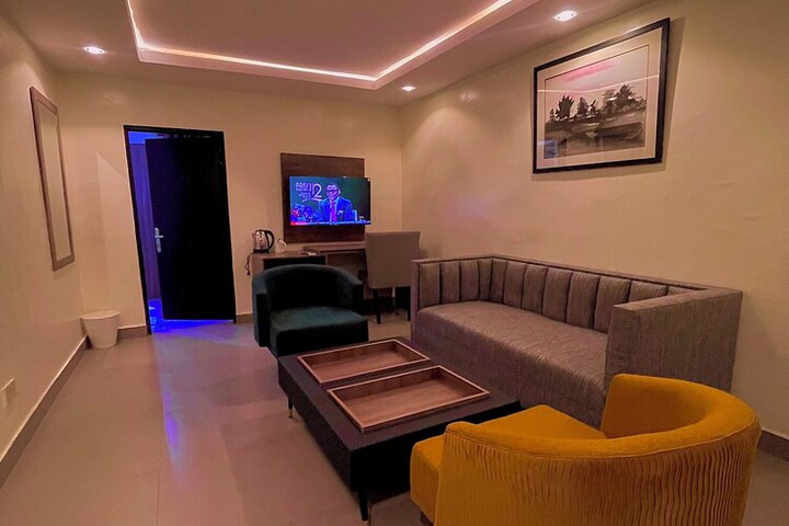 Room 16 of 32