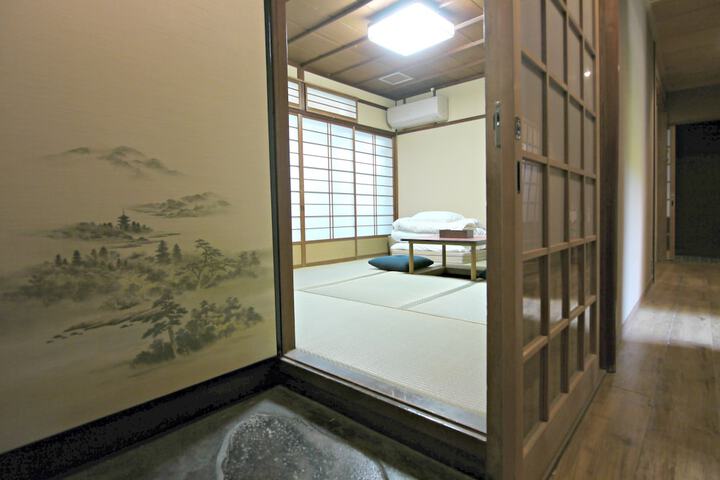 Room 18 of 65