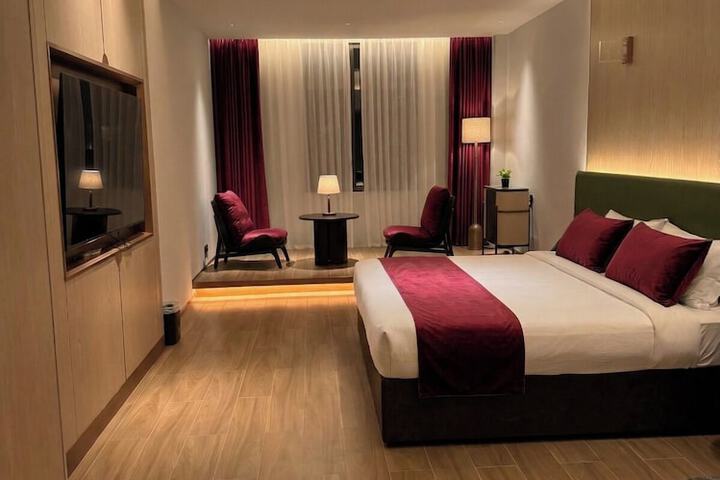 Room 13 of 38