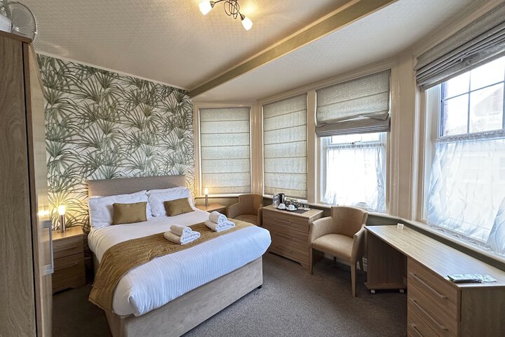 Room 2 of 36