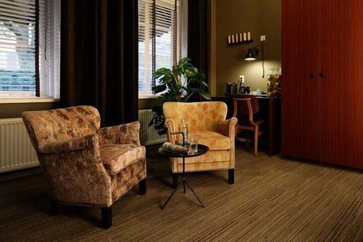 Room 15 of 68