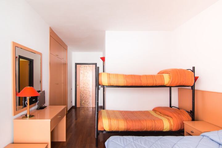 Room 12 of 36