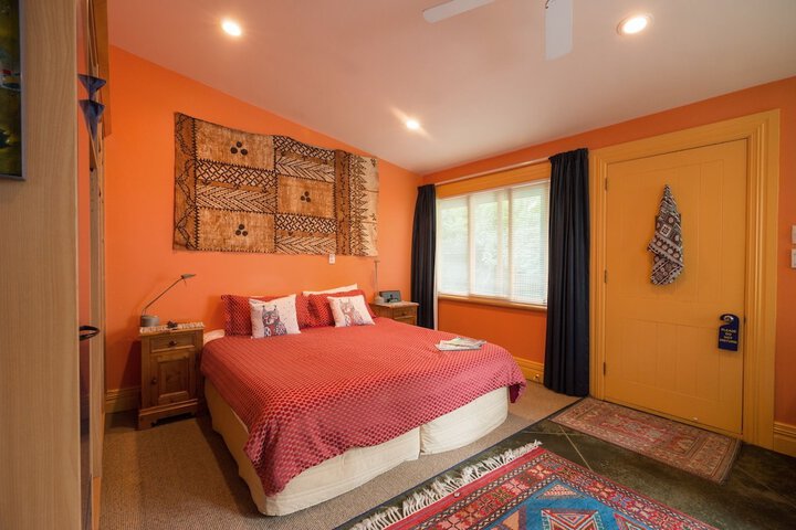 Room 9 of 80