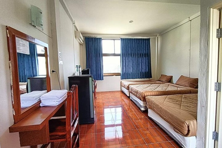Room 4 of 12