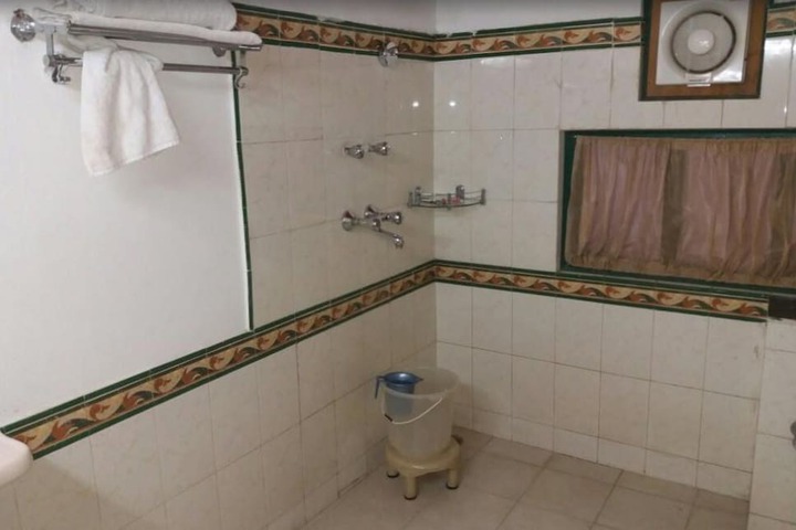 Room 8 of 16