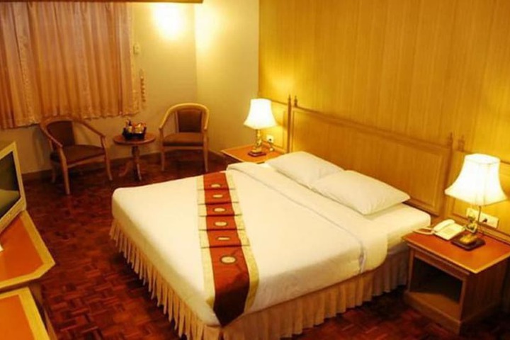 Room 14 of 32