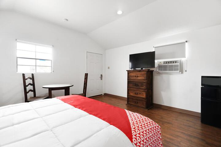 Room 8 of 32