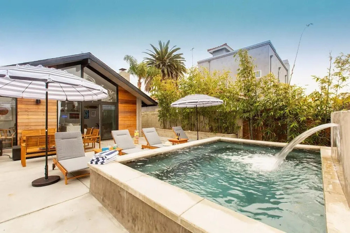 Pool 10 of 18