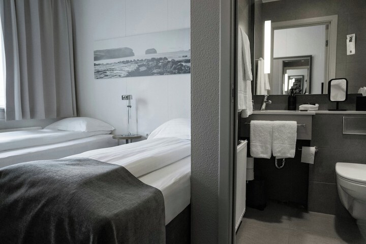Room 8 of 70