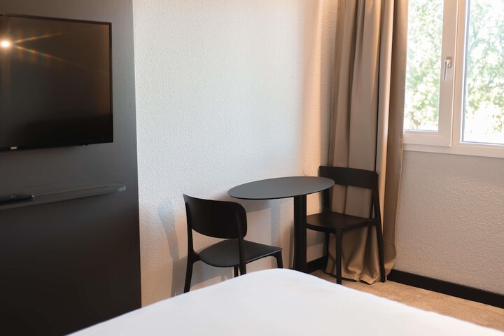 Room 19 of 102