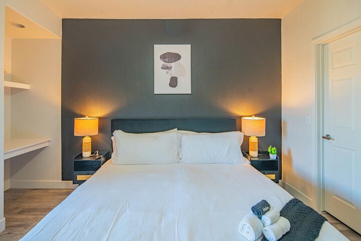 Room 28 of 193
