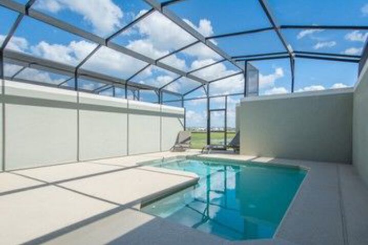 Pool 32 of 35