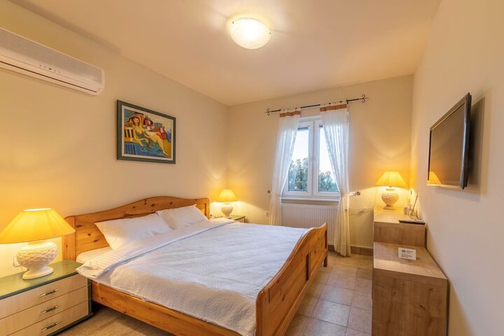 Room 8 of 39