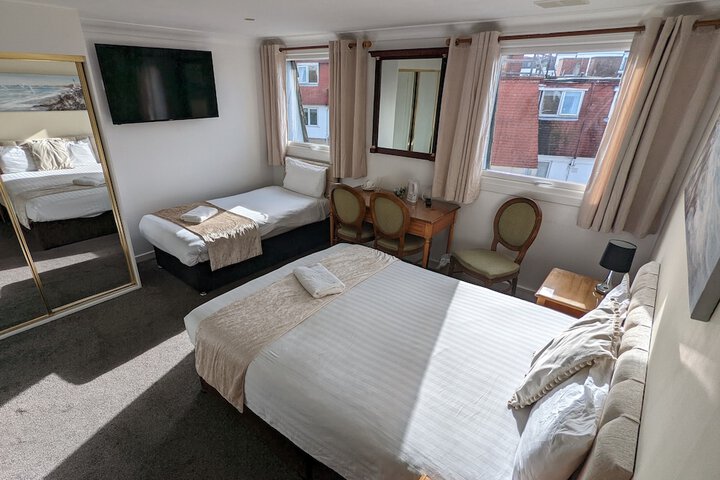 Room 5 of 14