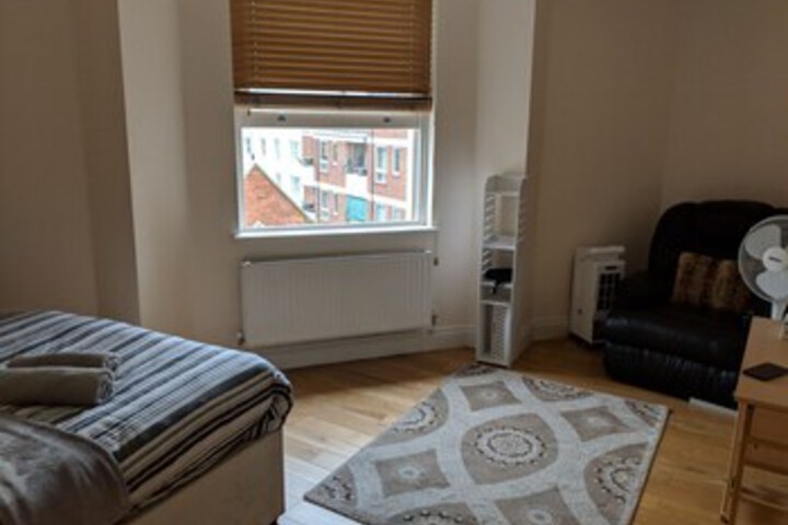 2 Bed Flat by Shoreditch Station Zone 1