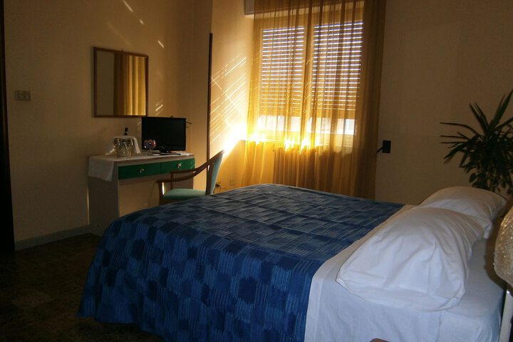 Room 9 of 31