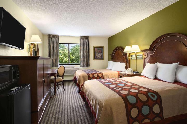 1 Queen Bed (10 of 16)