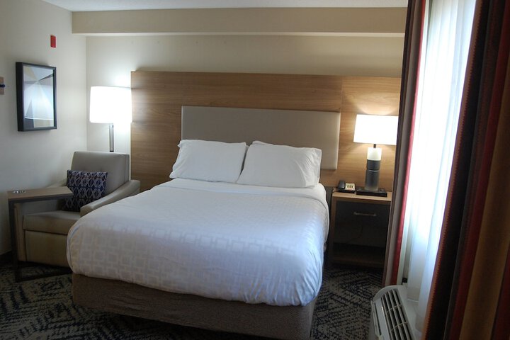 Queen Bed Accessible (21 of 32)