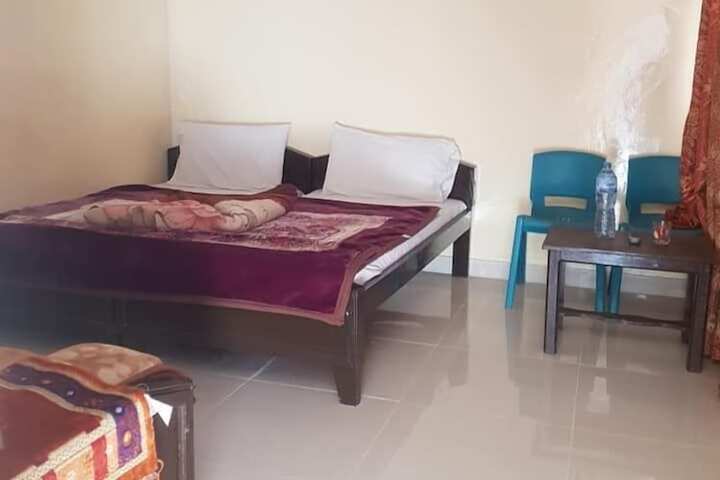 Room 12 of 33