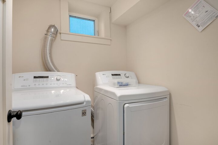 Laundry 23 of 40
