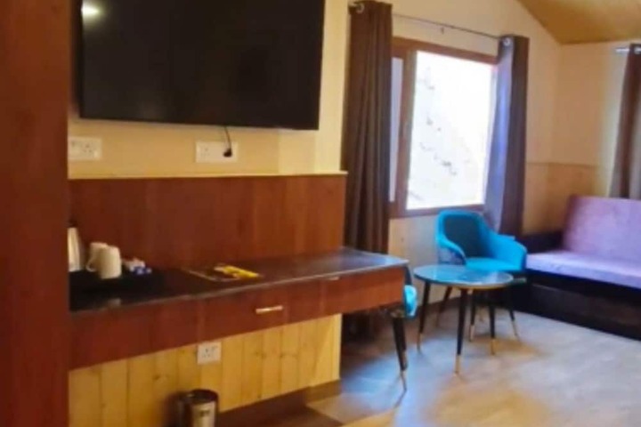 Room 10 of 16