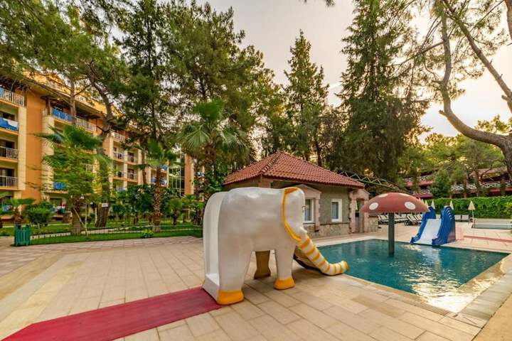 Pool Hotel