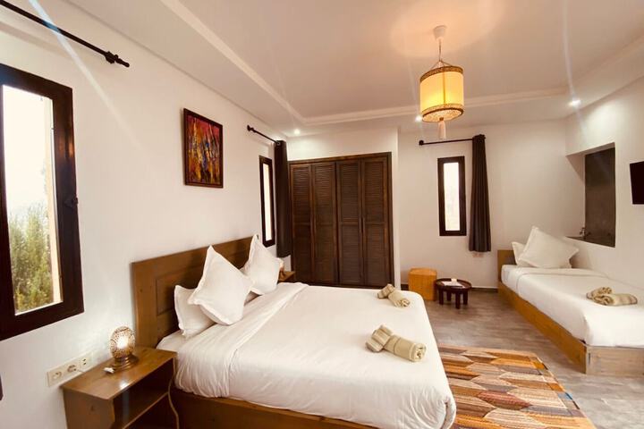 Room 38 of 153