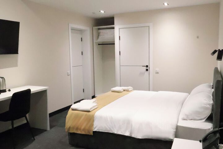 Room 7 of 20