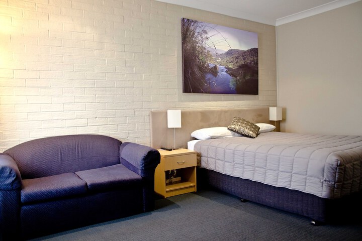 Room 2 of 31