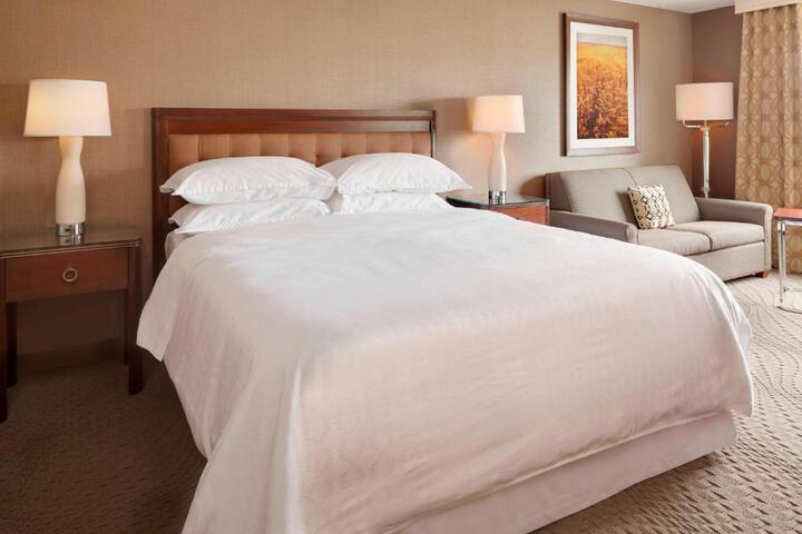 2 Queen Beds (2 of 7)
