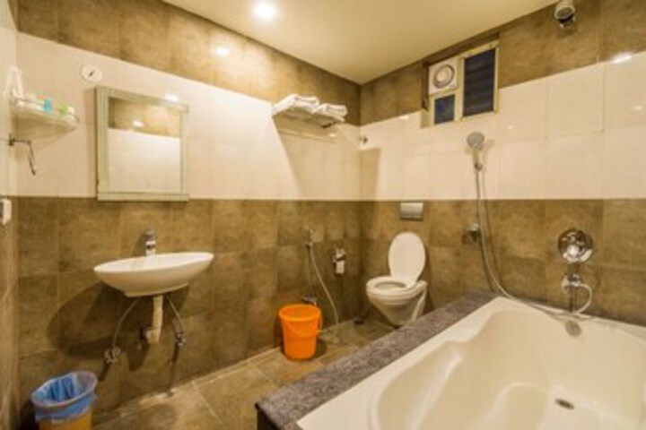 Room 3 of 20