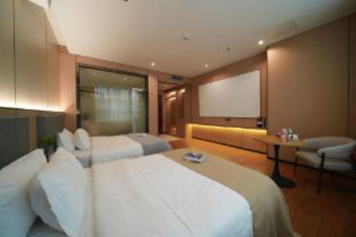 Room 22 of 23
