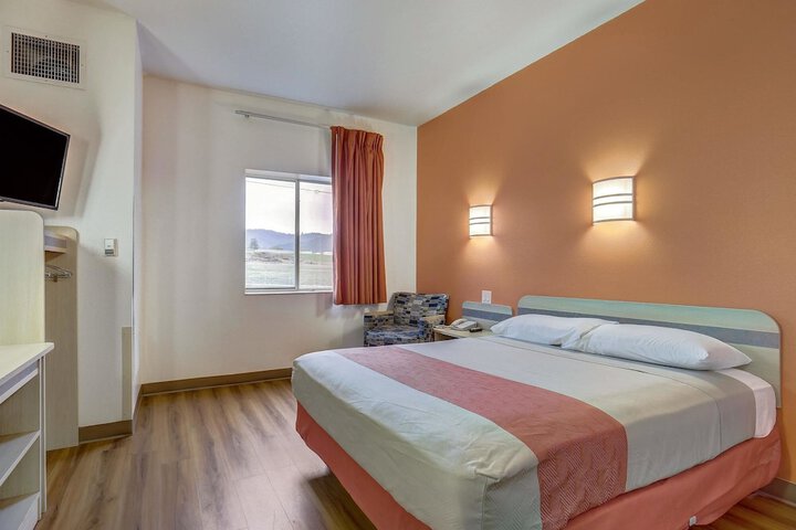 Room 7 of 34