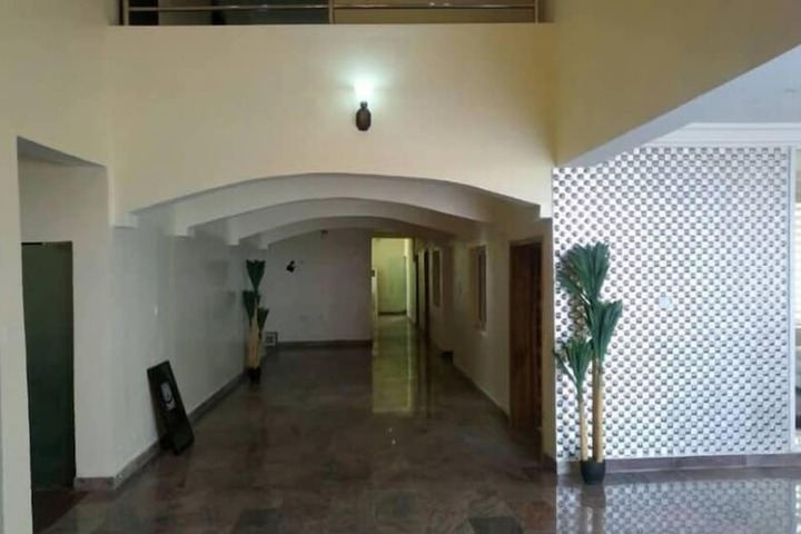 Ballroom/Hall 11 of 14