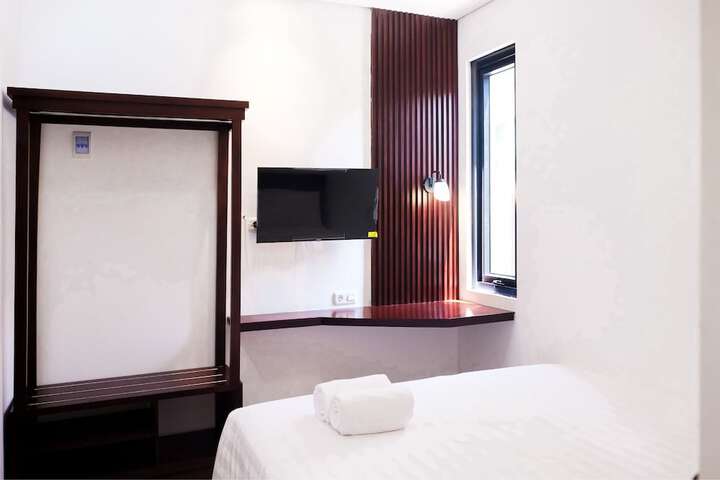 Room 12 of 13