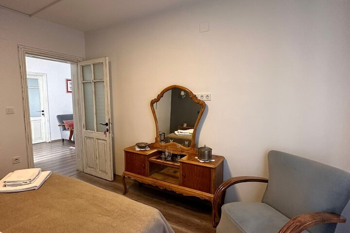 Room 6 of 37