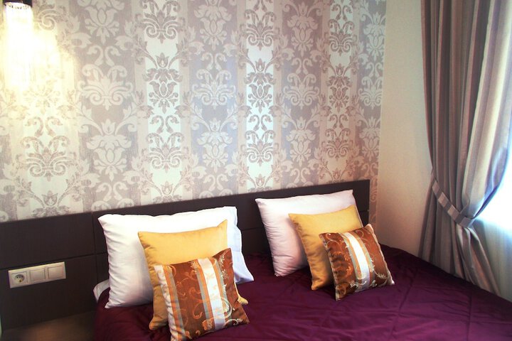 Room 16 of 28