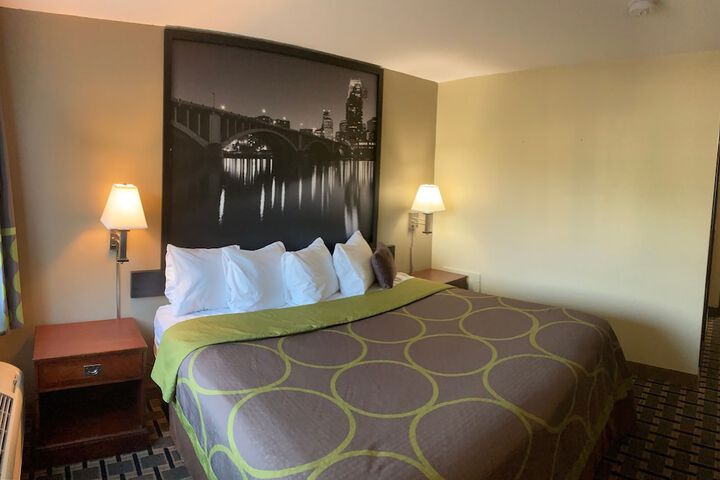 1 King Bed (8 of 13)