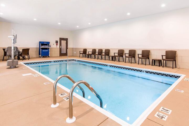 Swimming pool at Sleep Inn & Suites South Jacksonville
