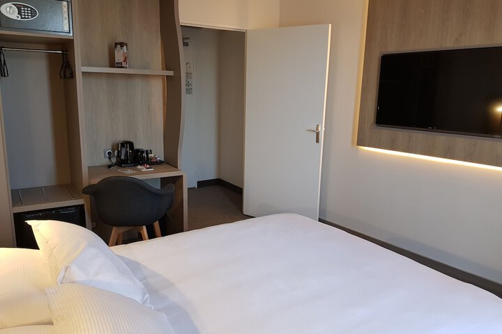 Room 16 of 103