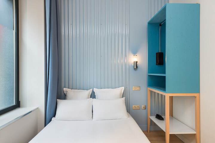 Room 12 of 62